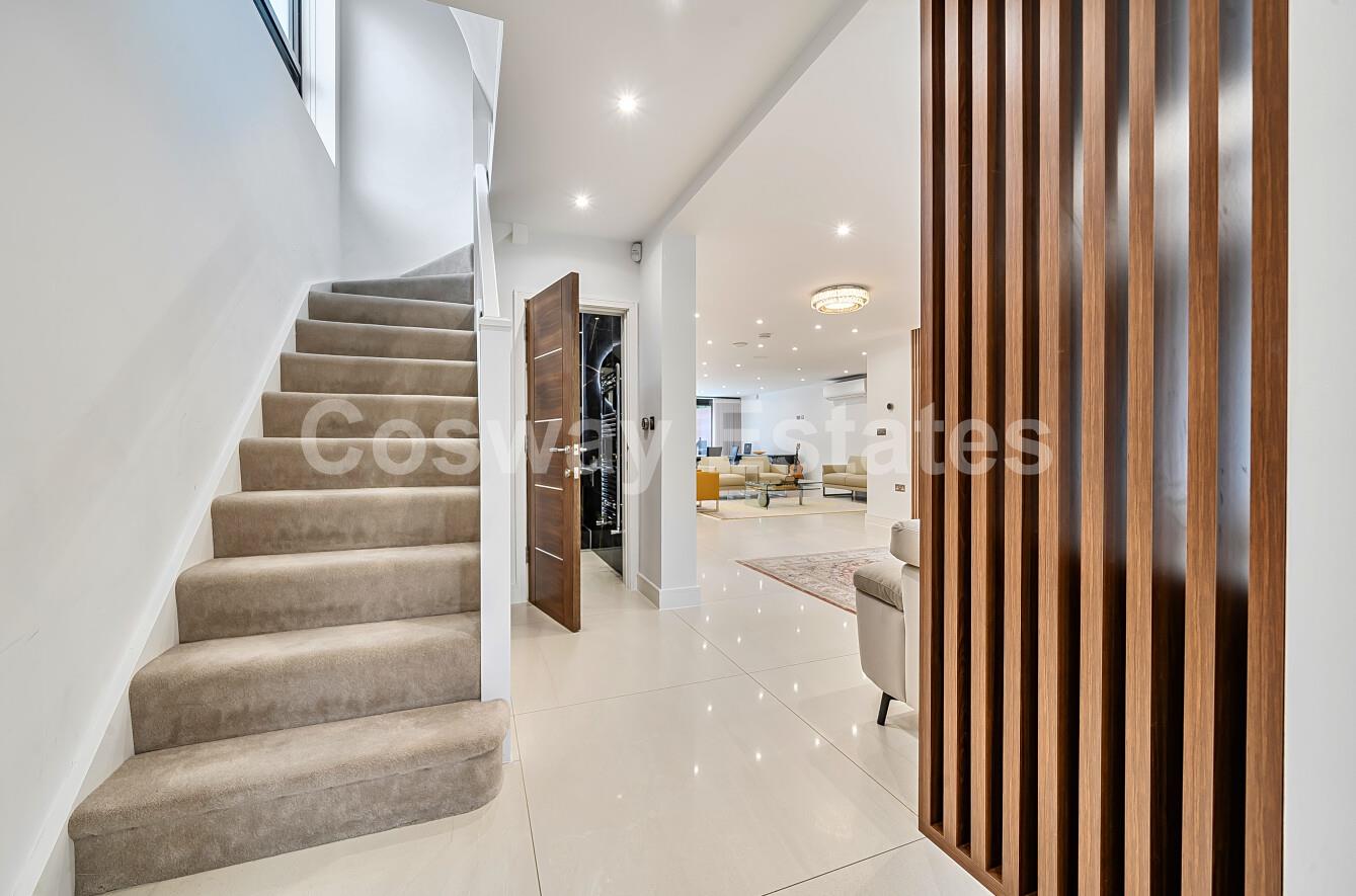 Reddings Close, Mill Hill, NW7, London